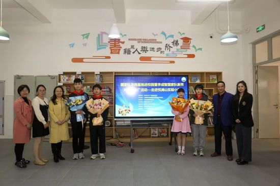 电影《大约在冬季》讲述的是北师大才女安然（马思纯饰）与台湾男生齐啸（霍建华饰）跨越30年时光爱情中的遗憾与美好